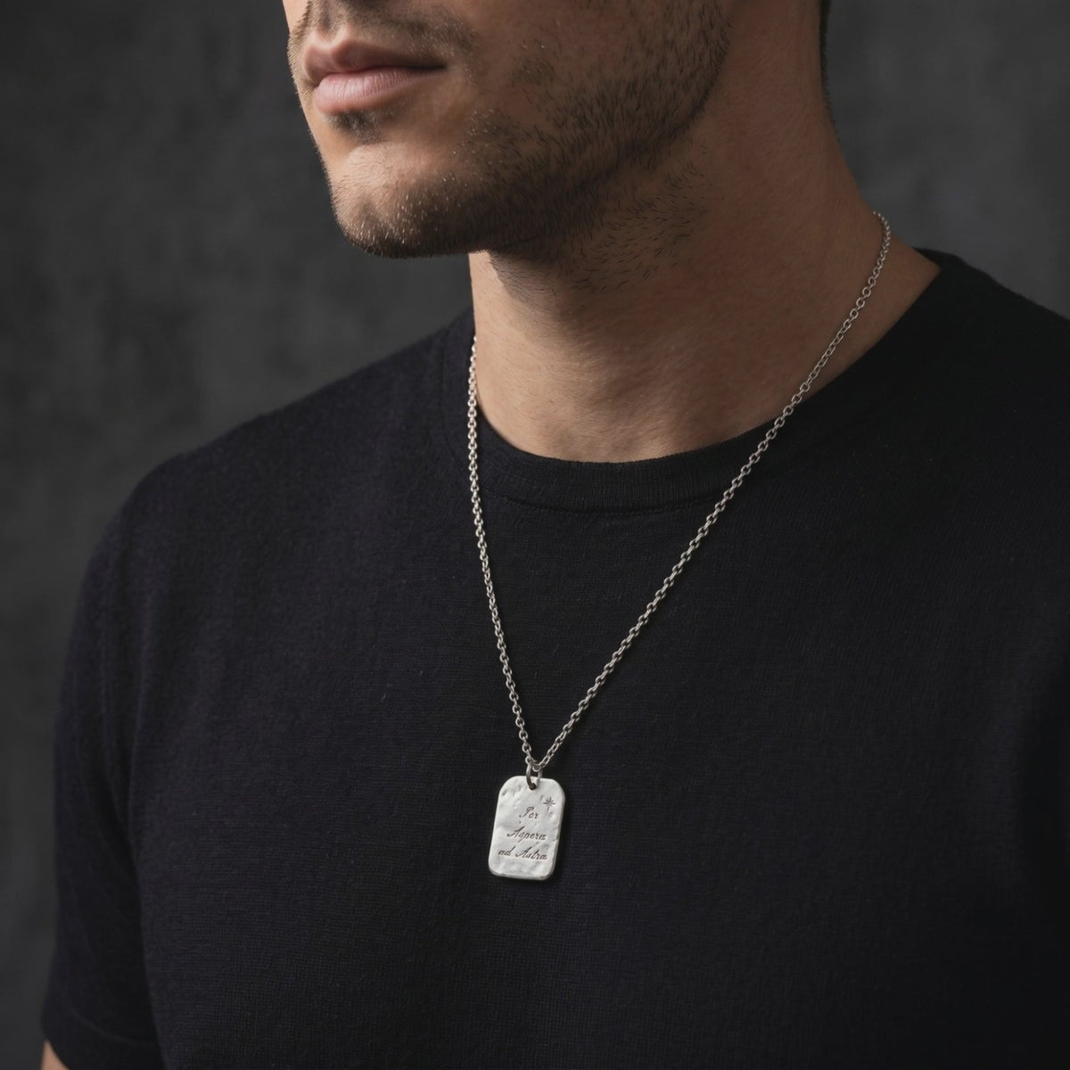 YLQ50120-Necklace lifestyle video