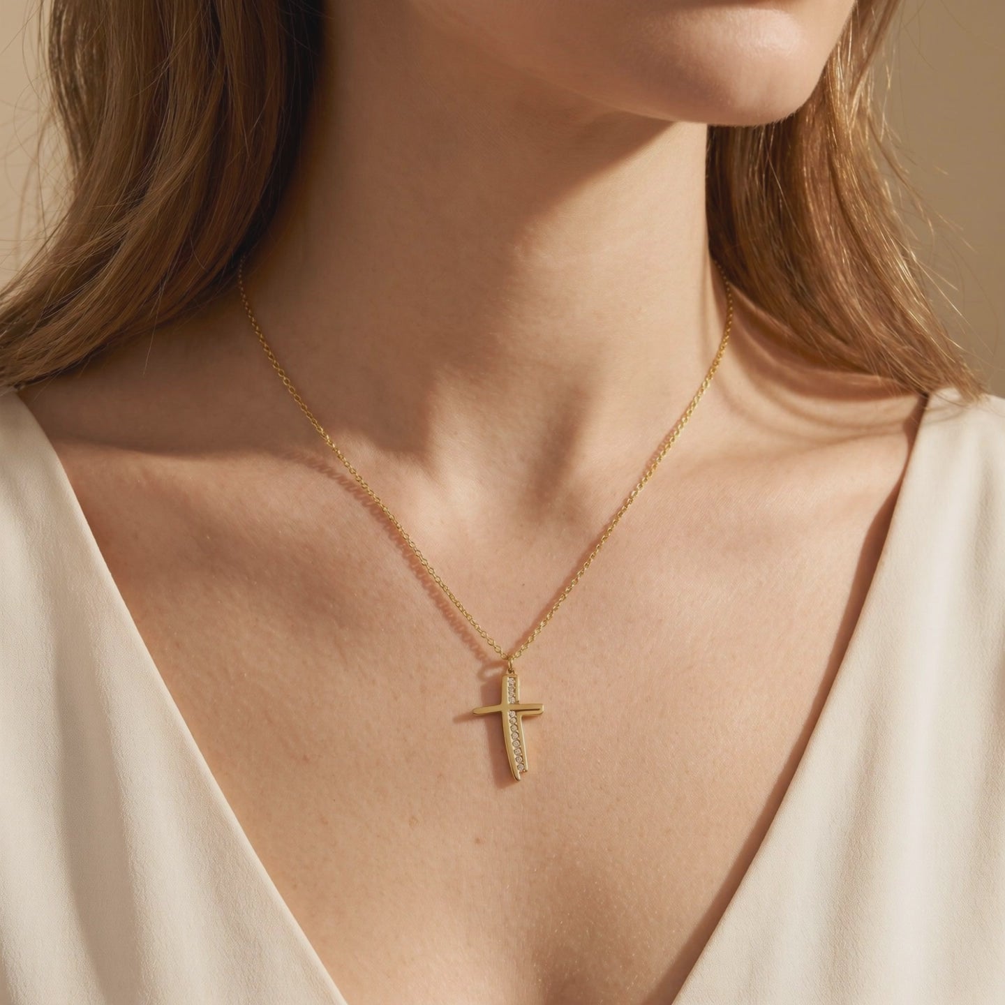 YLQ49588-cross necklace lifestyle video