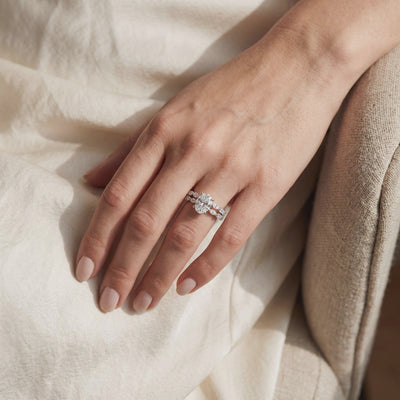 Oval Cut 2Pcs Moissanite Ring Set — Lifestyle video (10 seconds)