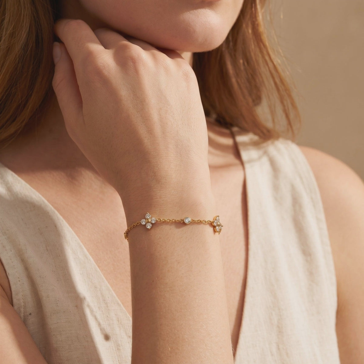 YLQ49406-bracelet lifestyle video