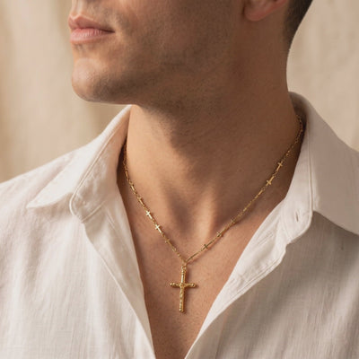 YLQ49581-cross necklace lifestyle video