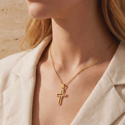 YLQ49561-cross necklace lifestyle video