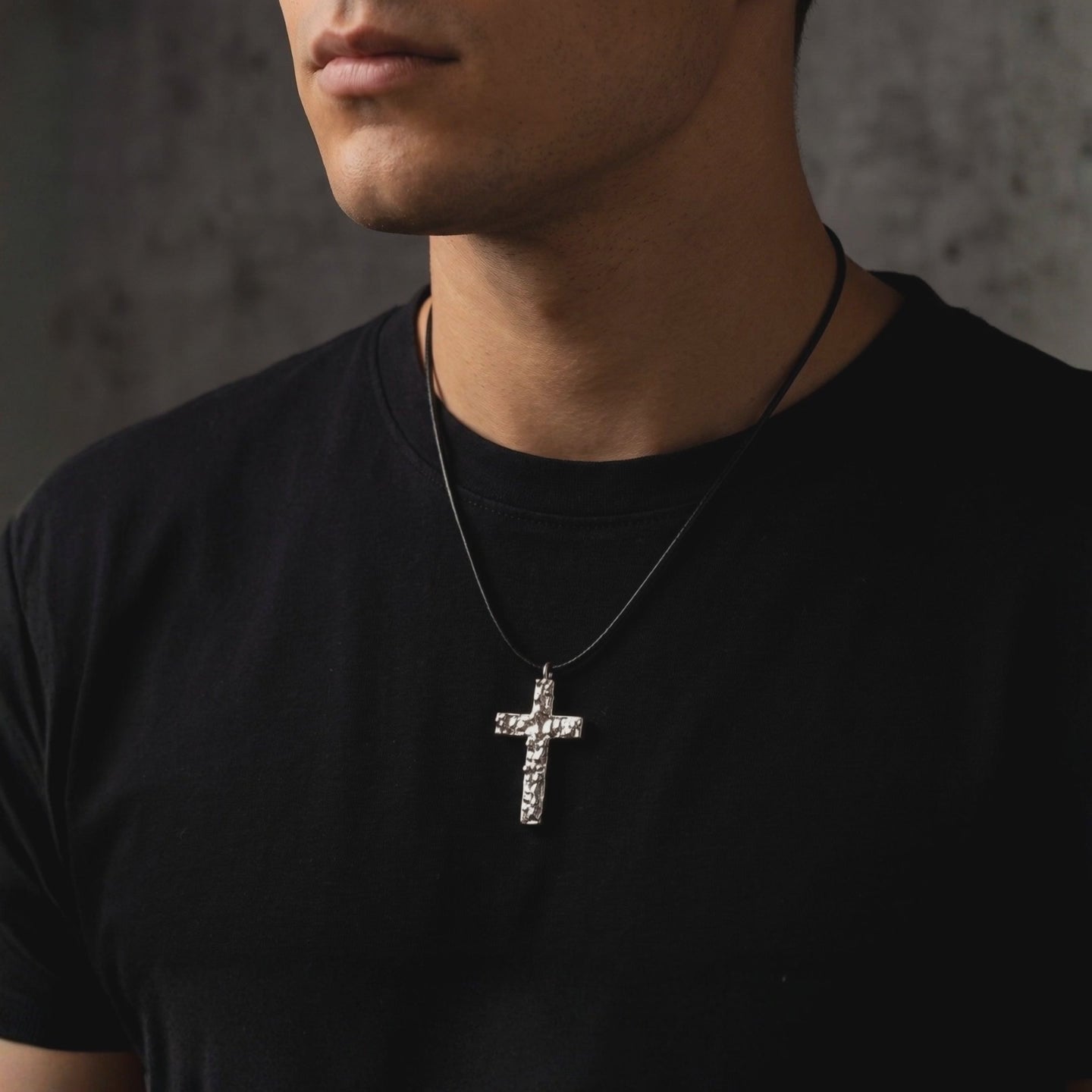 YLQ50123-Necklace lifestyle video
