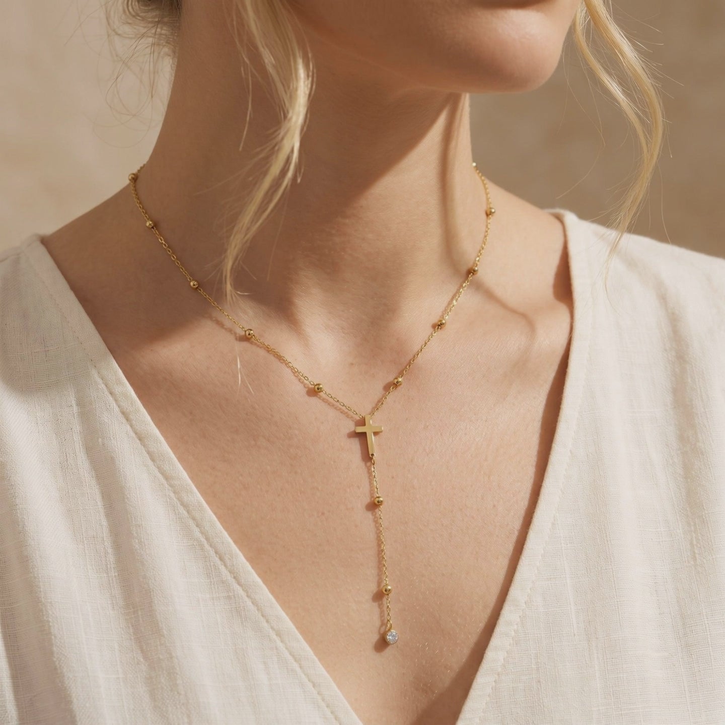 YLQ49570-cross necklace lifestyle video