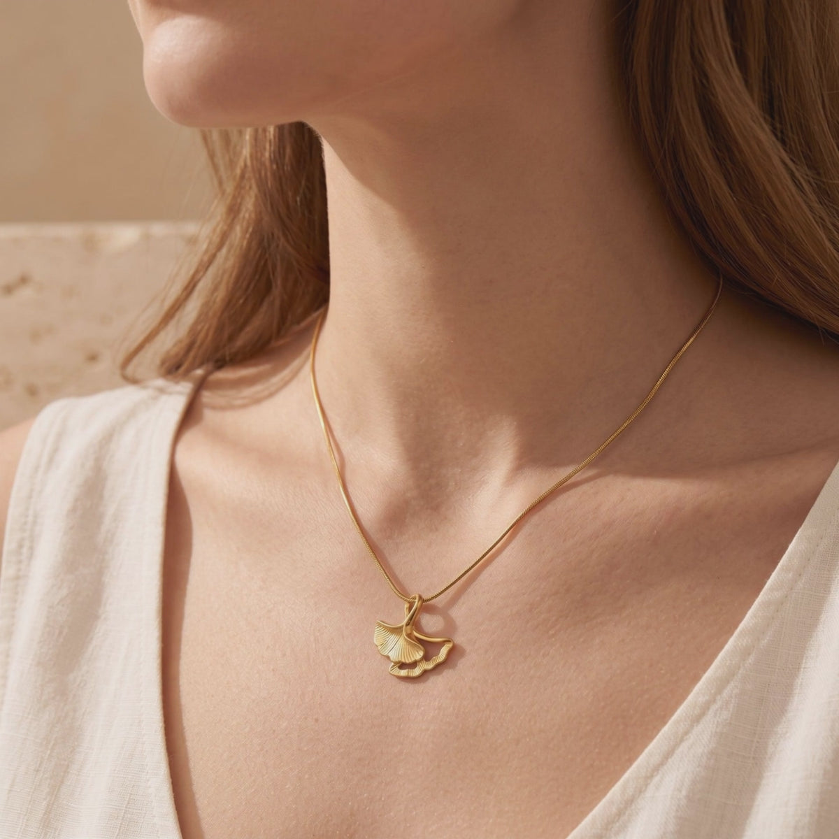 YLQ49388-NECKLACE lifestyle video