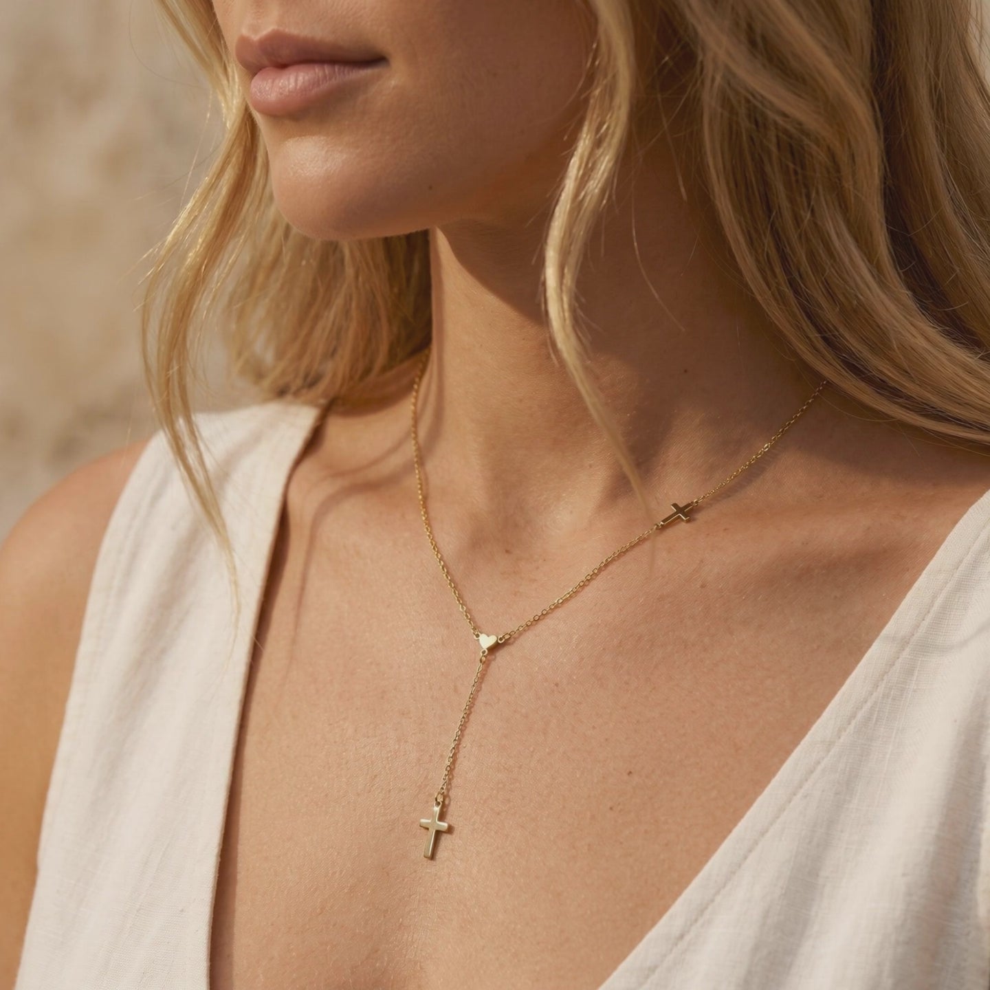 YLQ49575-cross necklace lifestyle video