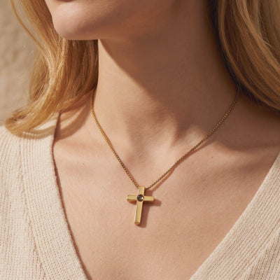 YLQ49572-cross necklace lifestyle video