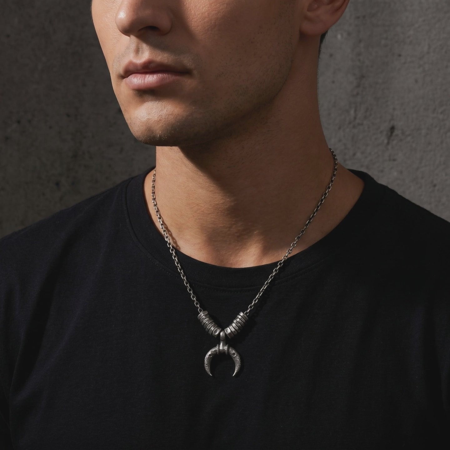 YLQ49954-Necklace lifestyle video