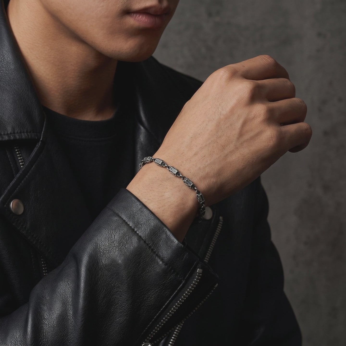 YLQ50079-bracelet lifestyle video