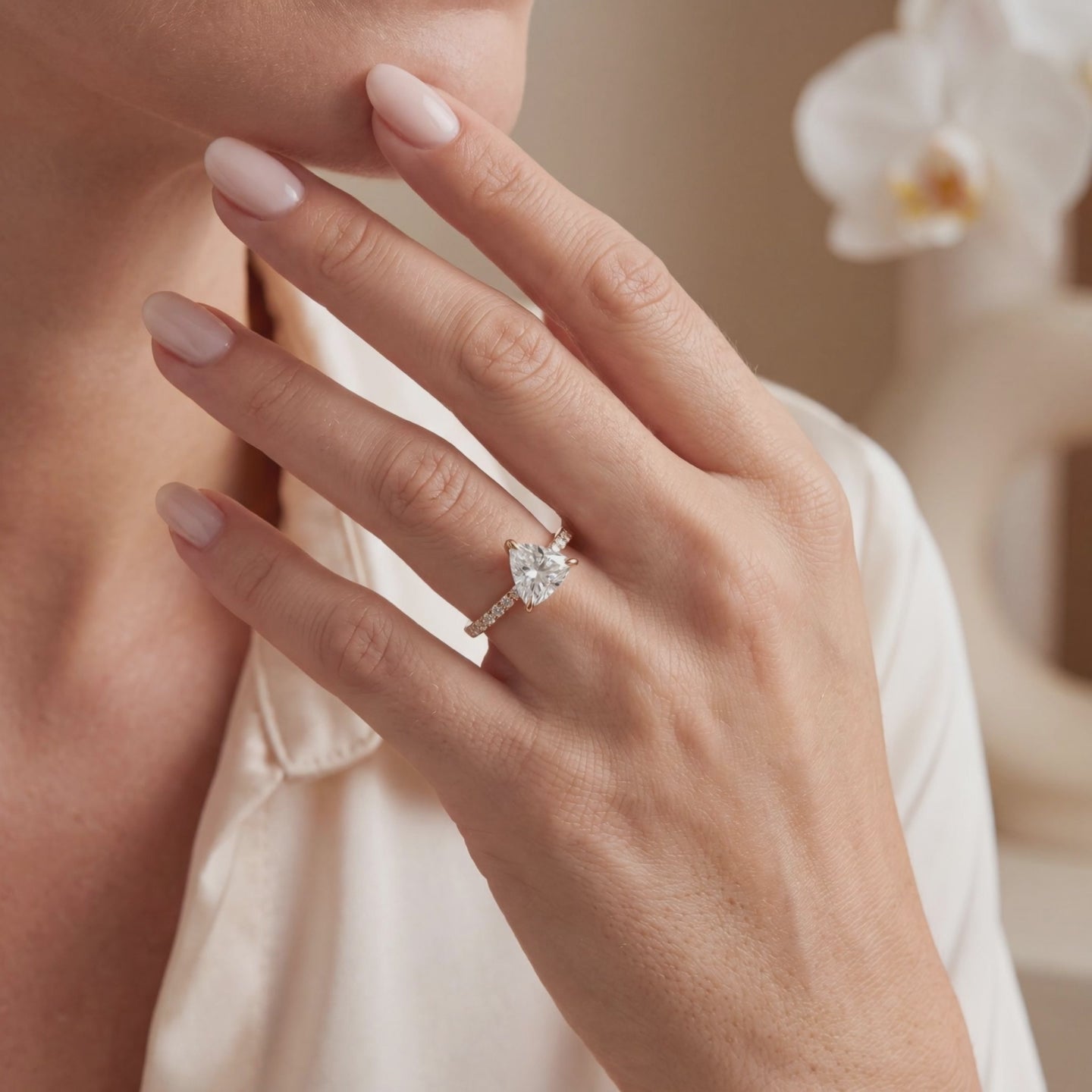 AI0009-TRI-0.5CT-PAVE-SOLIT lifestyle video