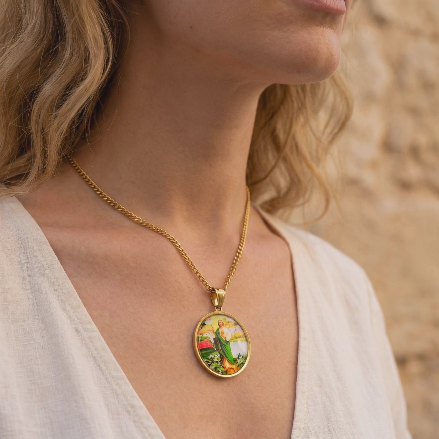 YLQ50596-Necklace lifestyle video