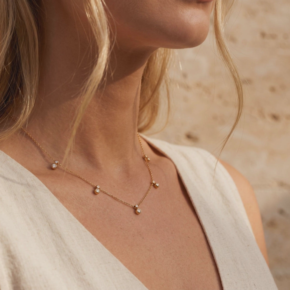 YLQ49148-NECKLACE lifestyle video