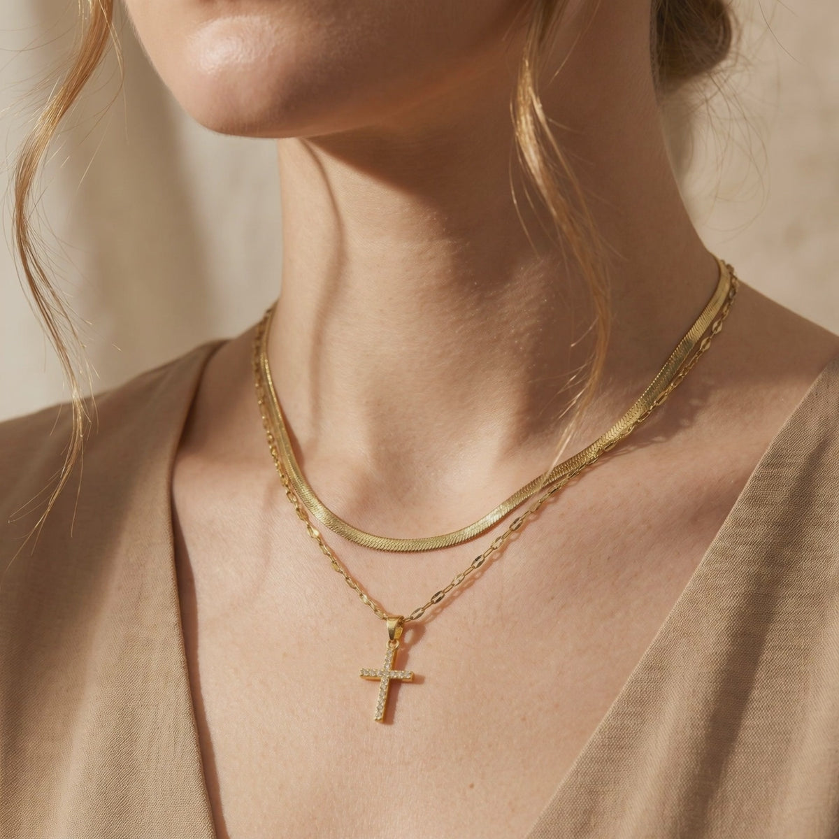 YLQ49550-cross necklace lifestyle video