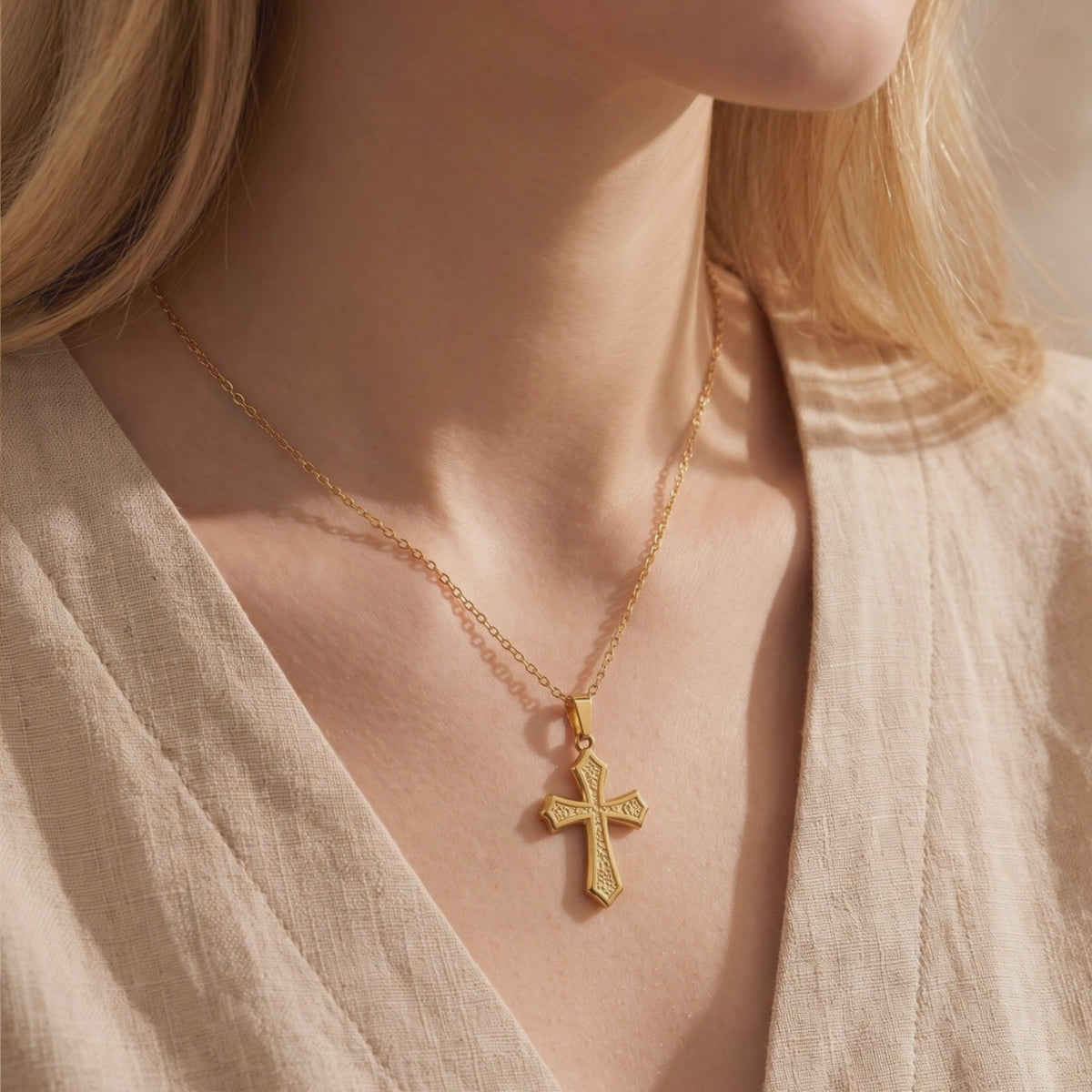 YLQ49597-cross necklace lifestyle video