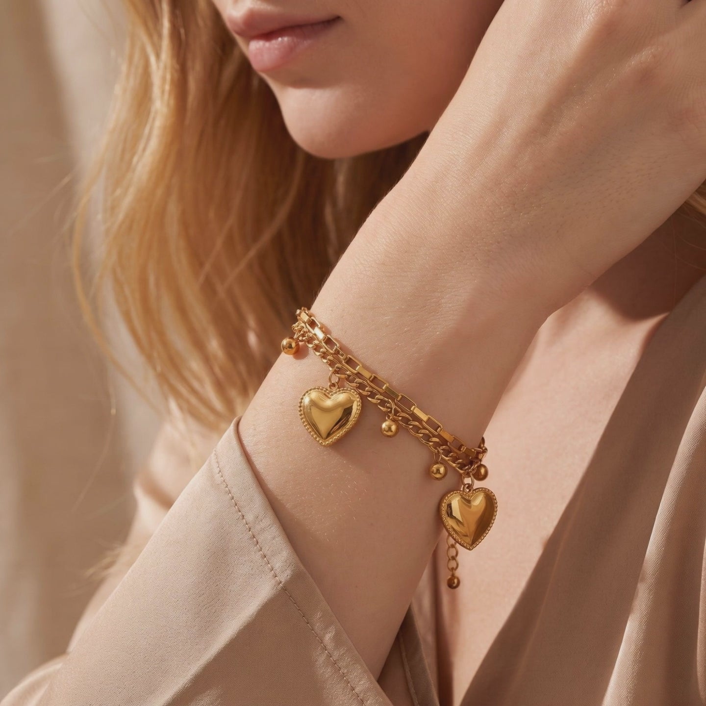 YLQ49417-bracelet lifestyle video