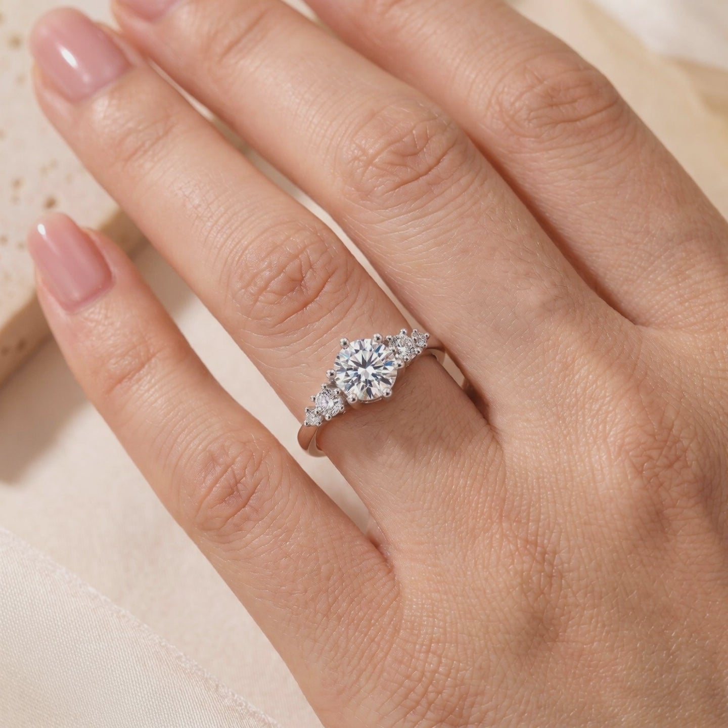 YLQ4637-rings lifestyle video