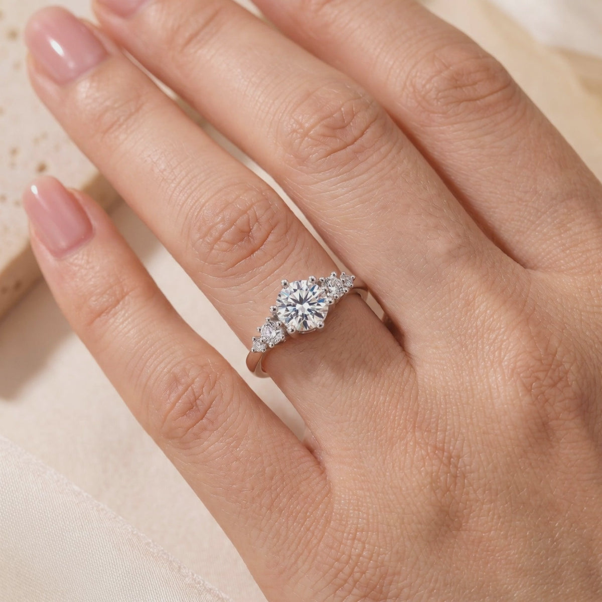 YLQ4637-rings lifestyle video