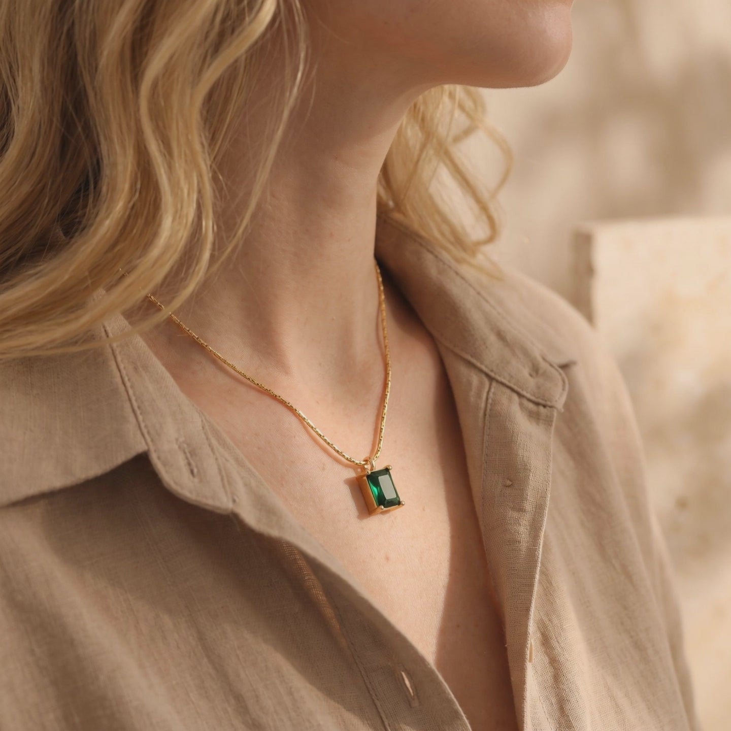YLQ49369-NECKLACE lifestyle video