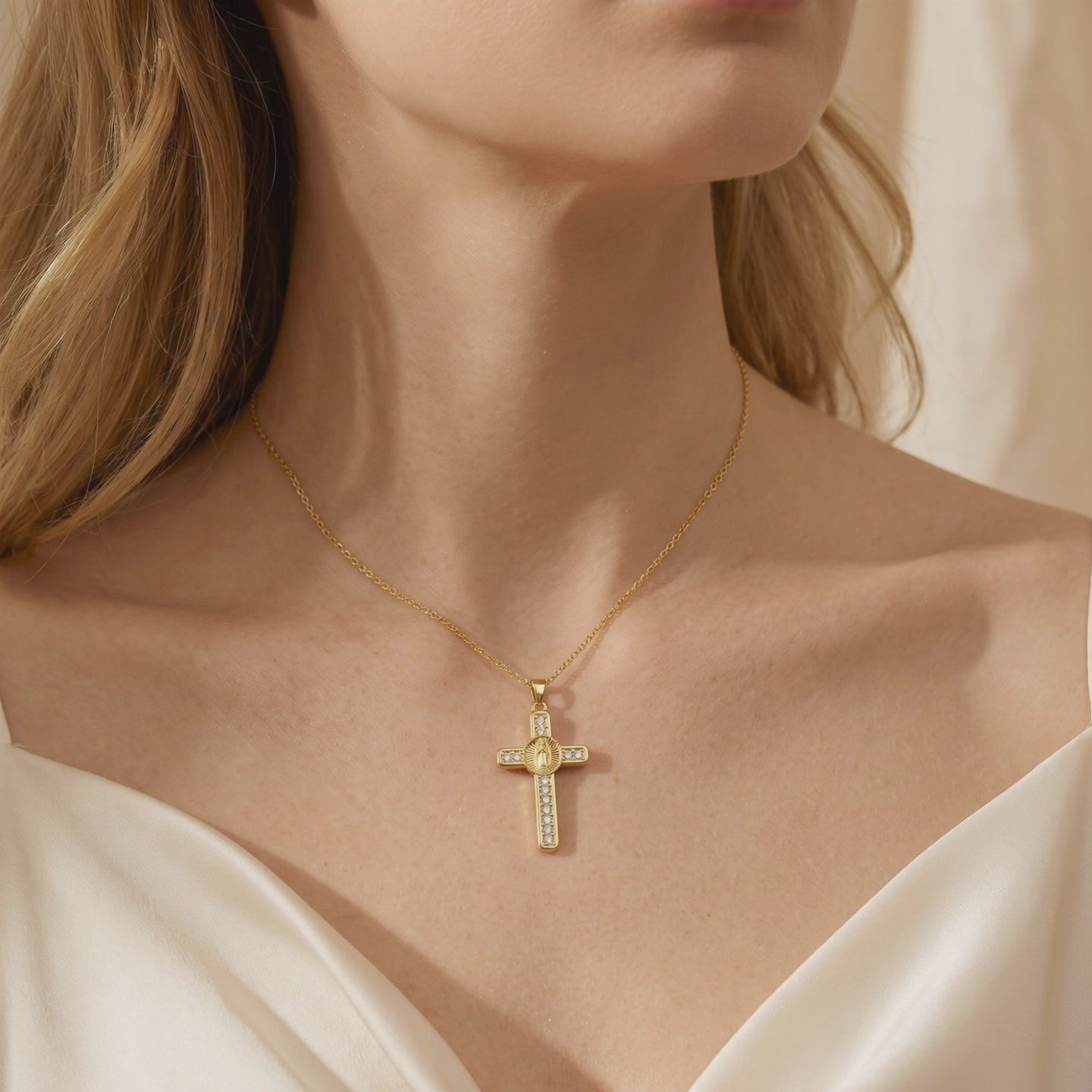 YLQ49645-cross necklace lifestyle video