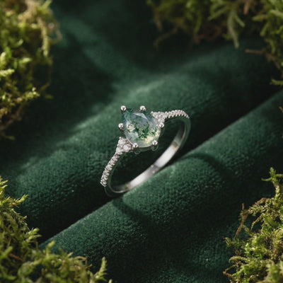 Natural moss agate ring in solid white gold.
