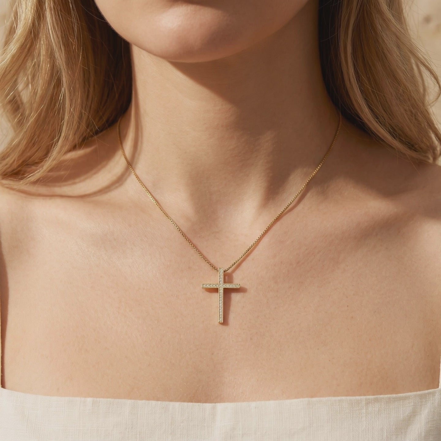 YLQ49567-cross necklace lifestyle video