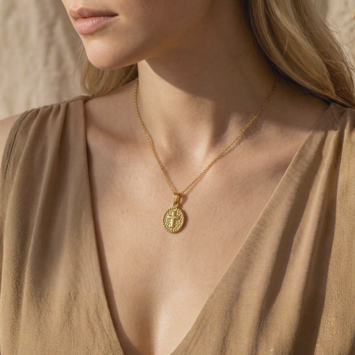 YLQ49647-cross necklace lifestyle video