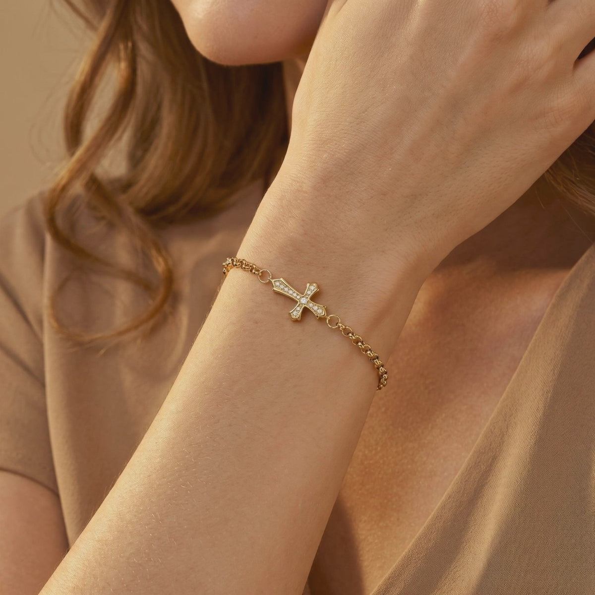 YLQ49791-bracelet lifestyle video