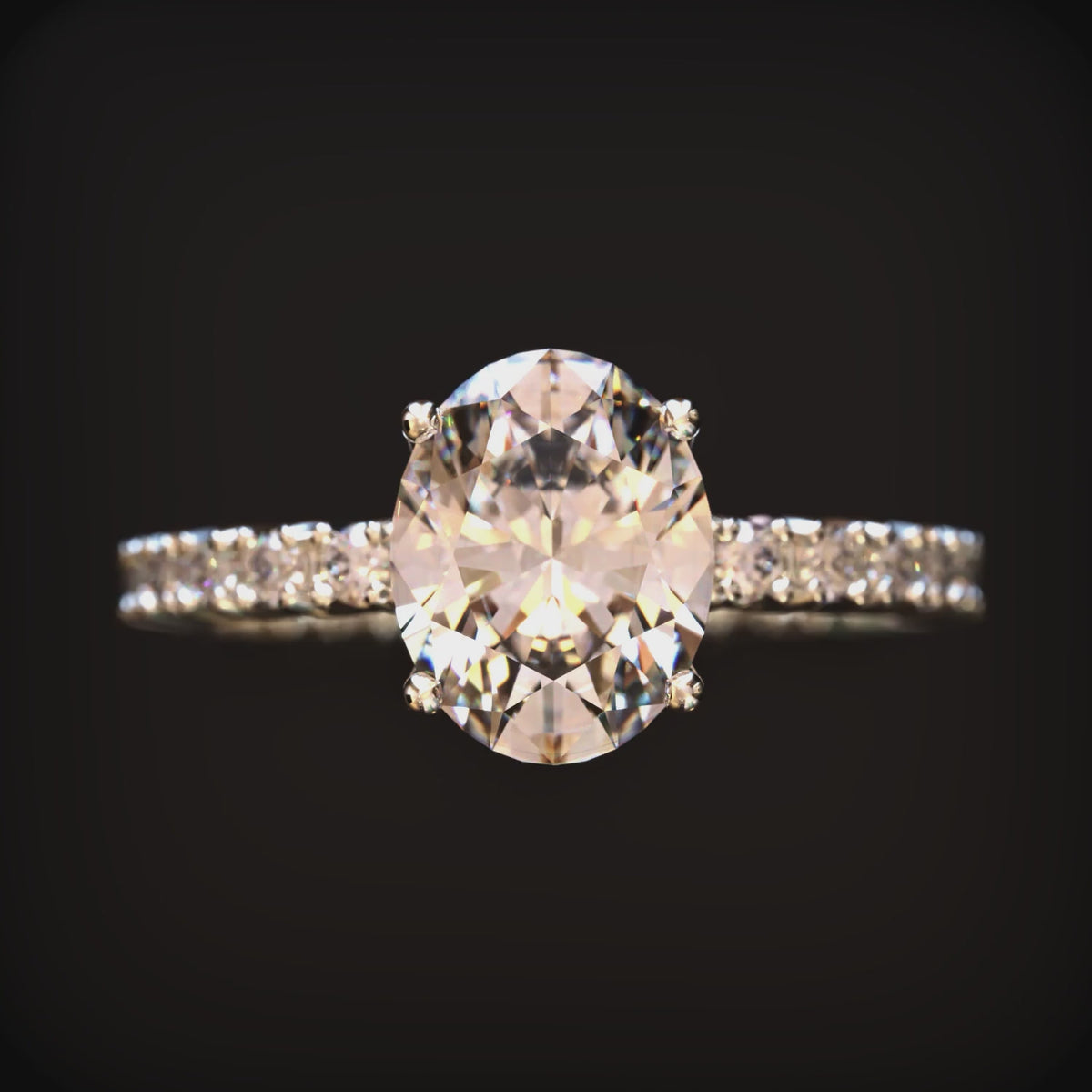 A video of the Amorette 14K solid gold ring with oval moissanite.
