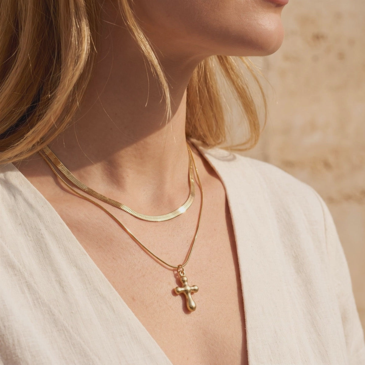YLQ49574-cross necklace lifestyle video