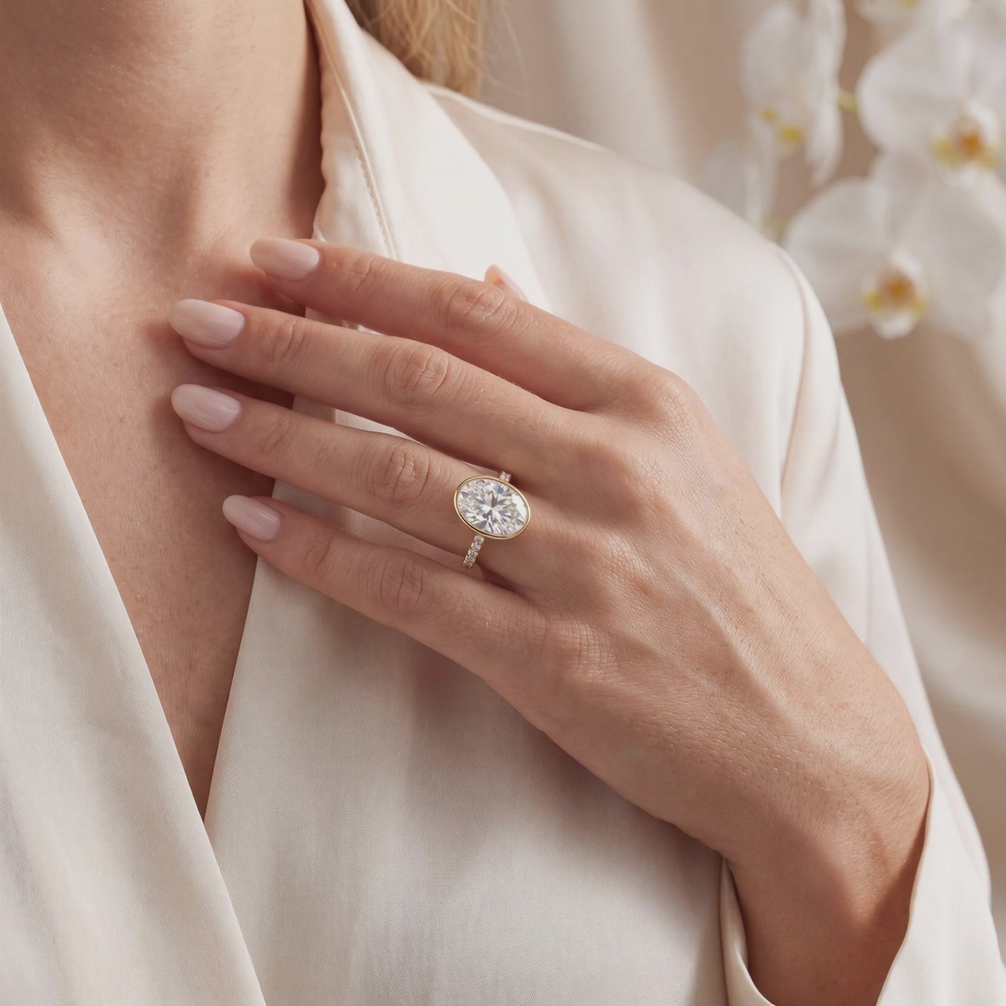 AI0009-OVA-4.5CT-PAVE-BEZEL lifestyle video