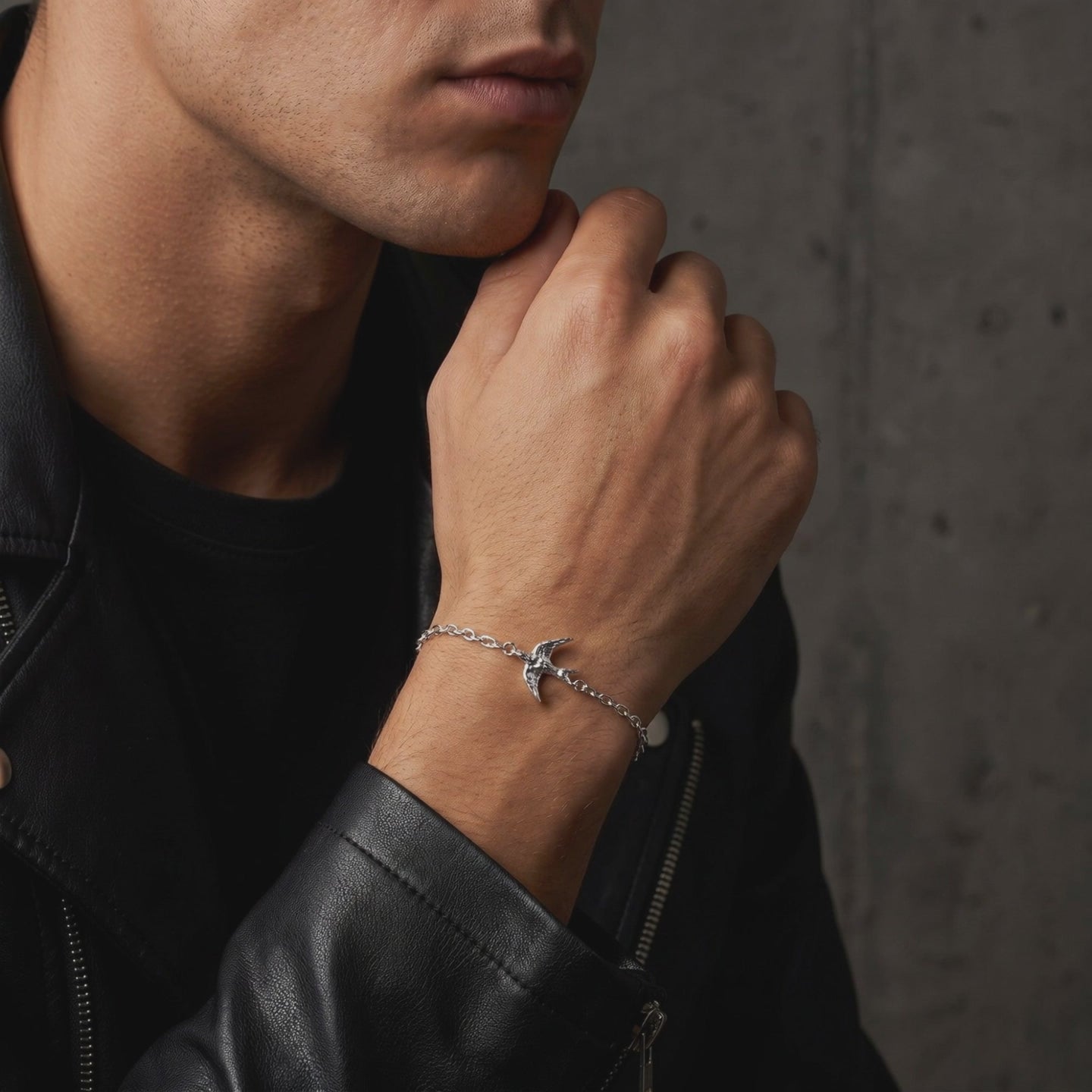 YLQ50205-bracelet lifestyle video