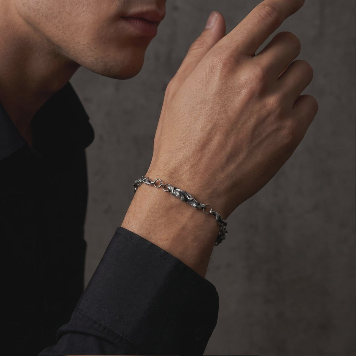 YLQ50074-bracelet lifestyle video