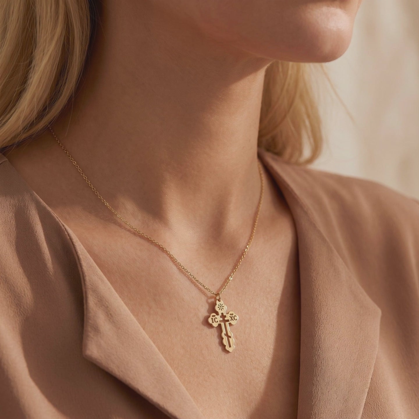 YLQ49592-cross necklace lifestyle video