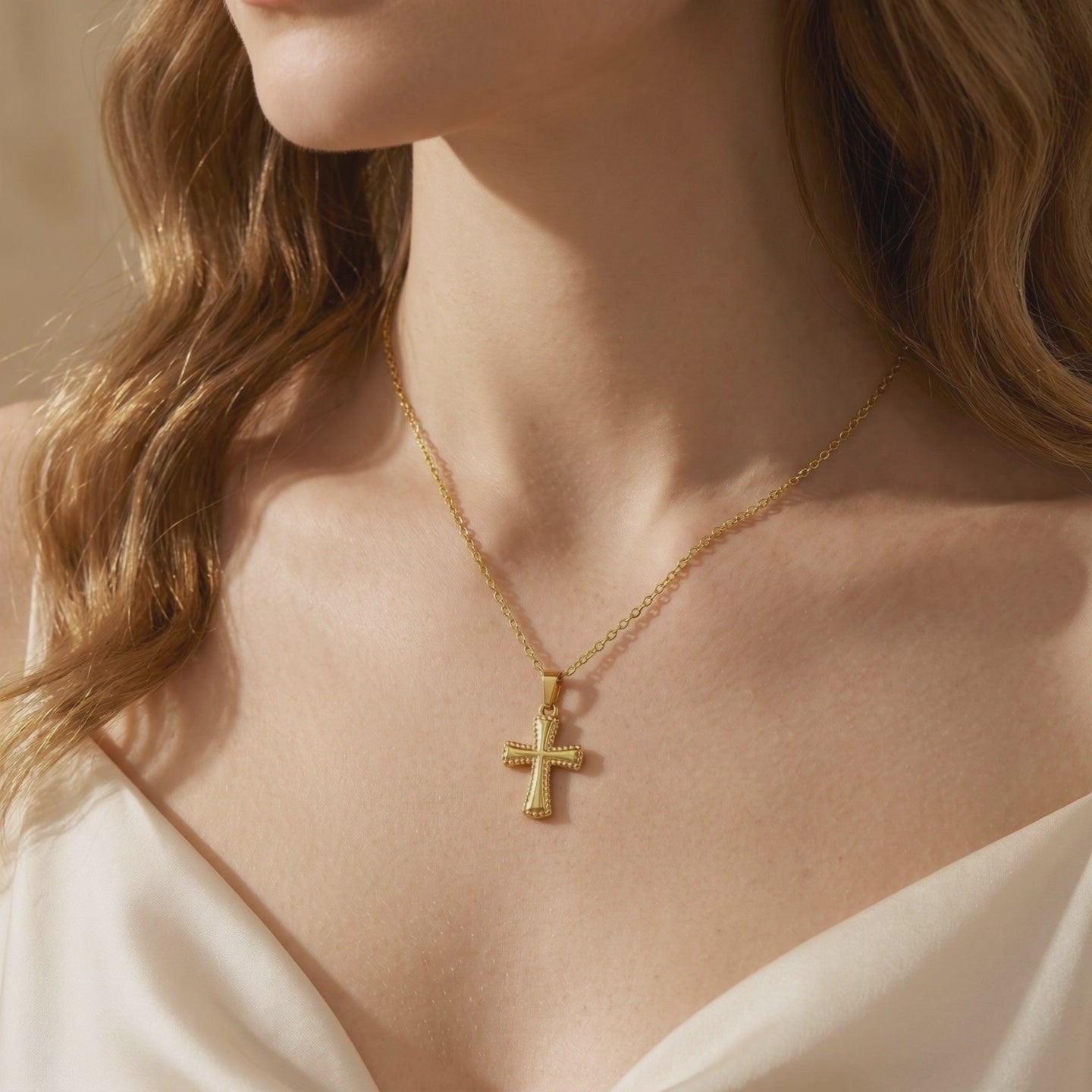 YLQ49542-cross necklace lifestyle video
