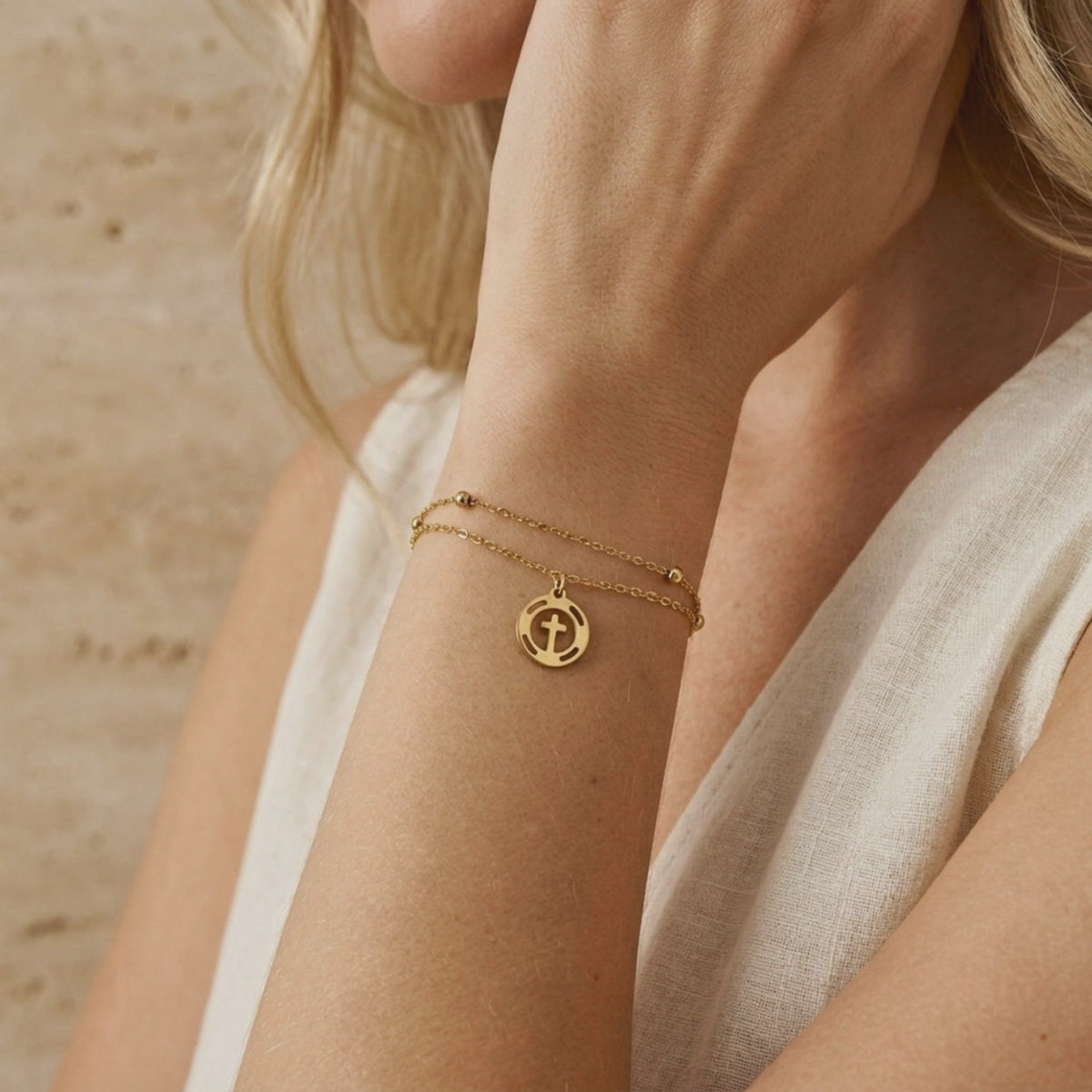 YLQ49797-bracelet lifestyle video