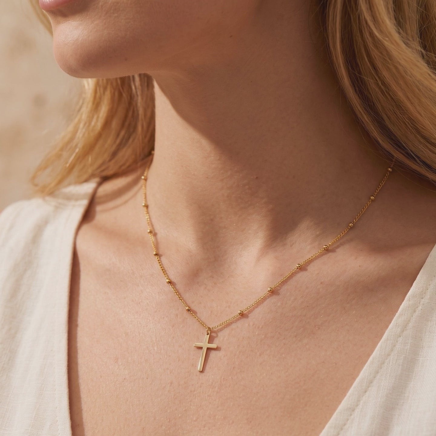 YLQ49580-cross necklace lifestyle video