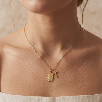 YLQ49549-cross necklace lifestyle video
