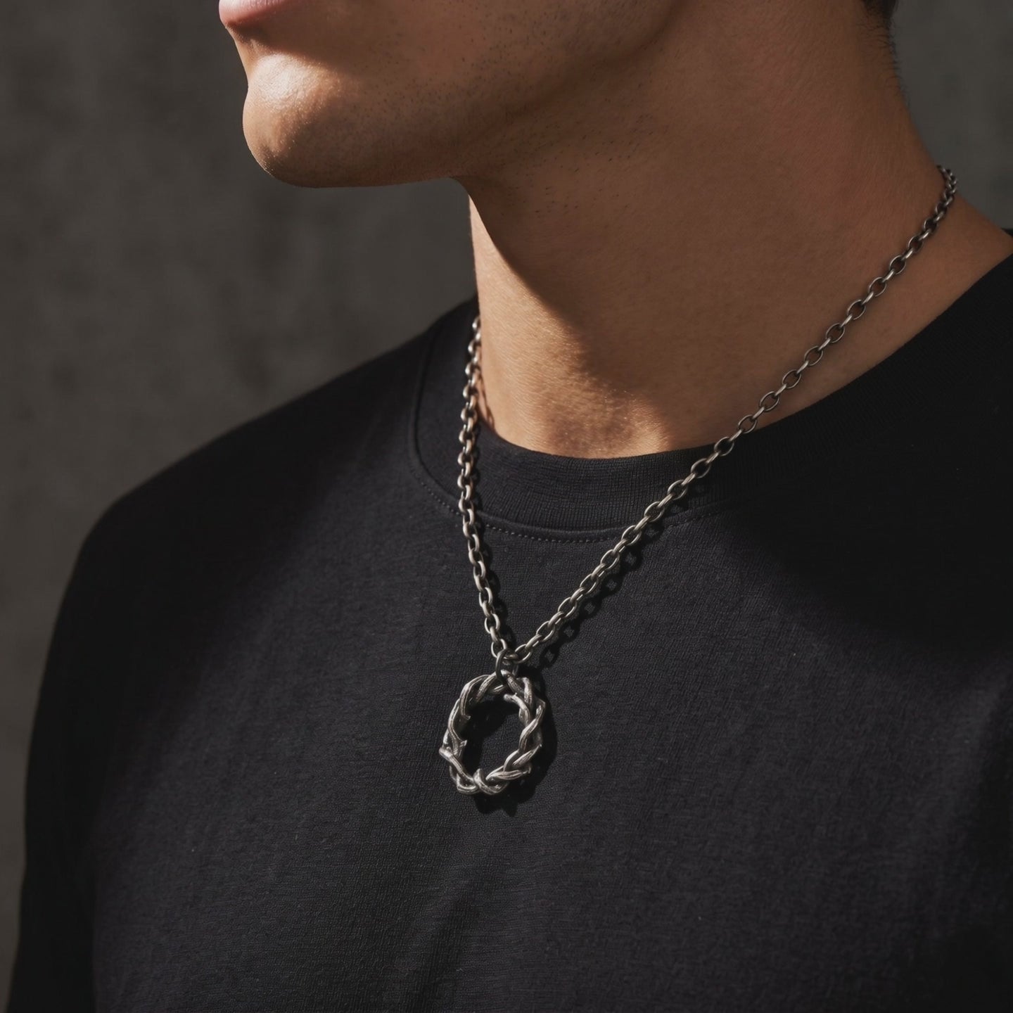 YLQ49953-Necklace lifestyle video