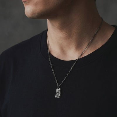YLQ49935-Necklace lifestyle video