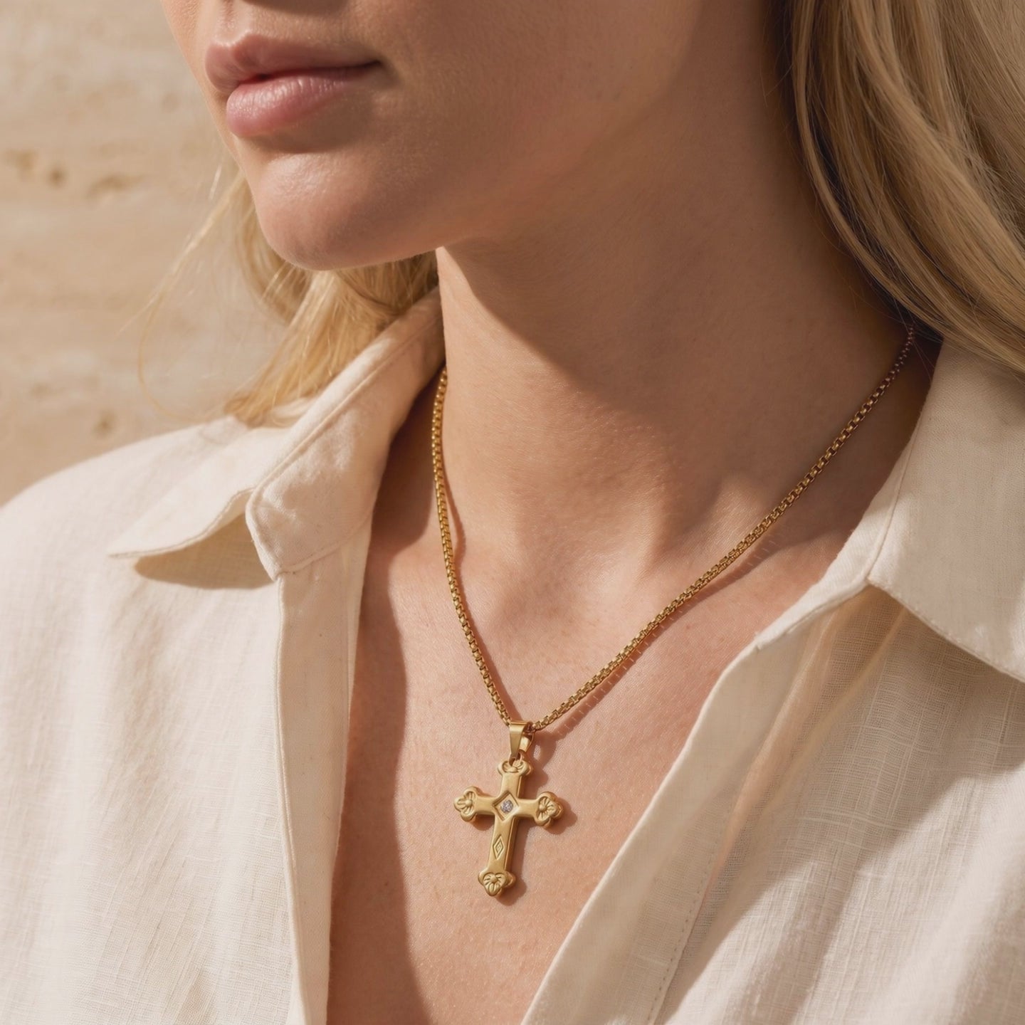 YLQ49600-cross necklace lifestyle video