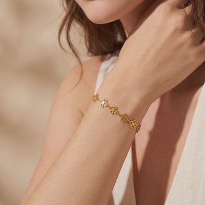 YLQ49460-bracelet lifestyle video