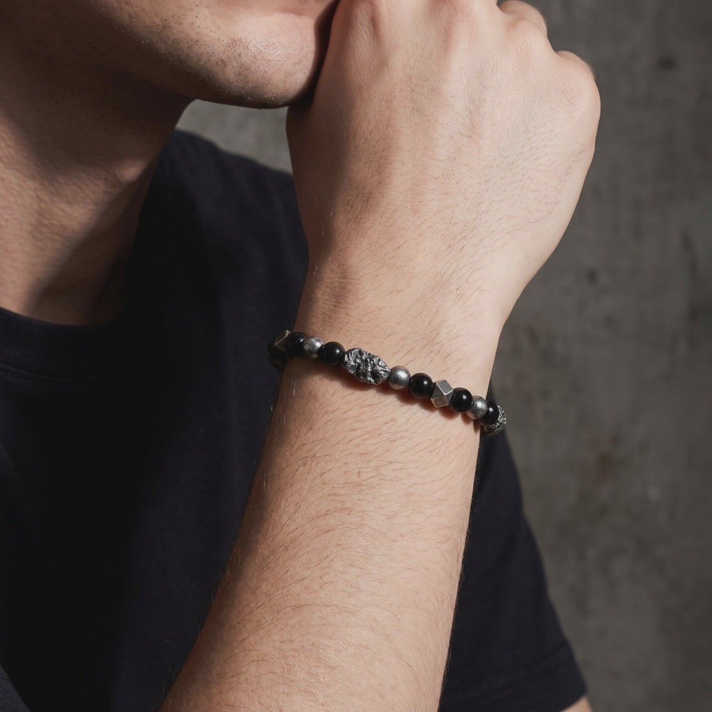 YLQ50043-bracelet lifestyle video
