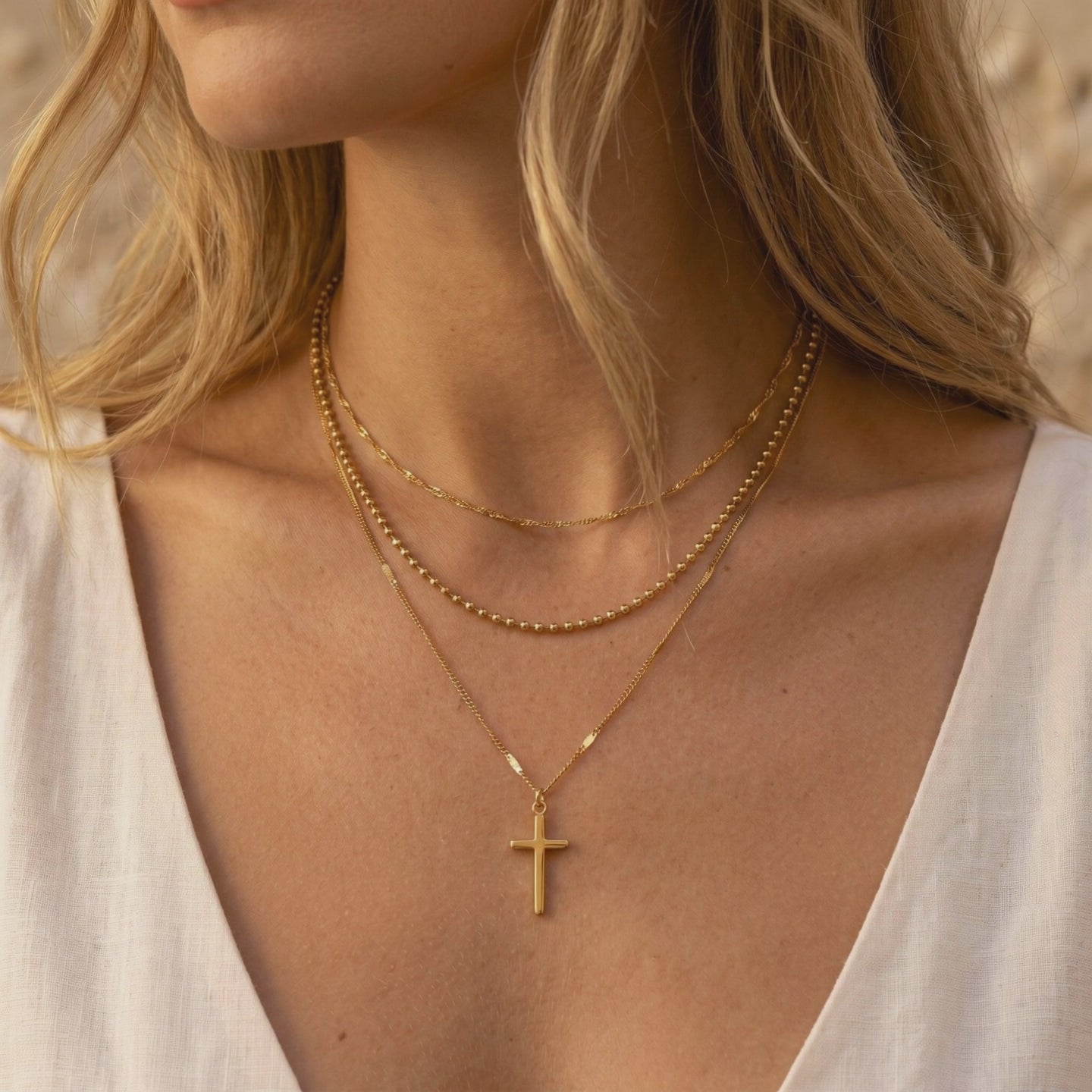 YLQ49577-cross necklace lifestyle video