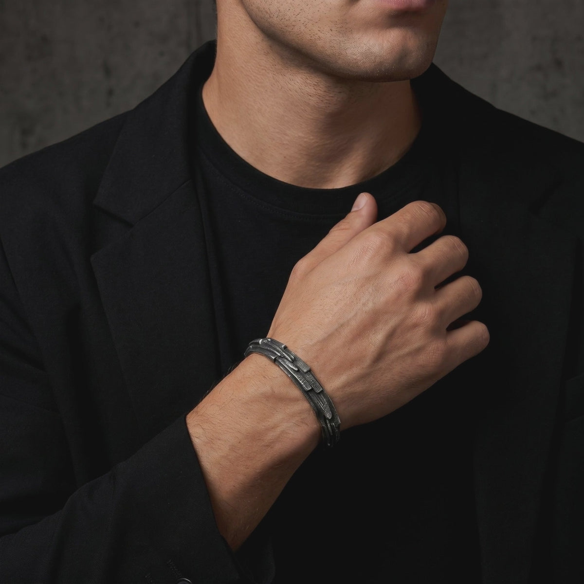 YLQ50090-bracelet lifestyle video