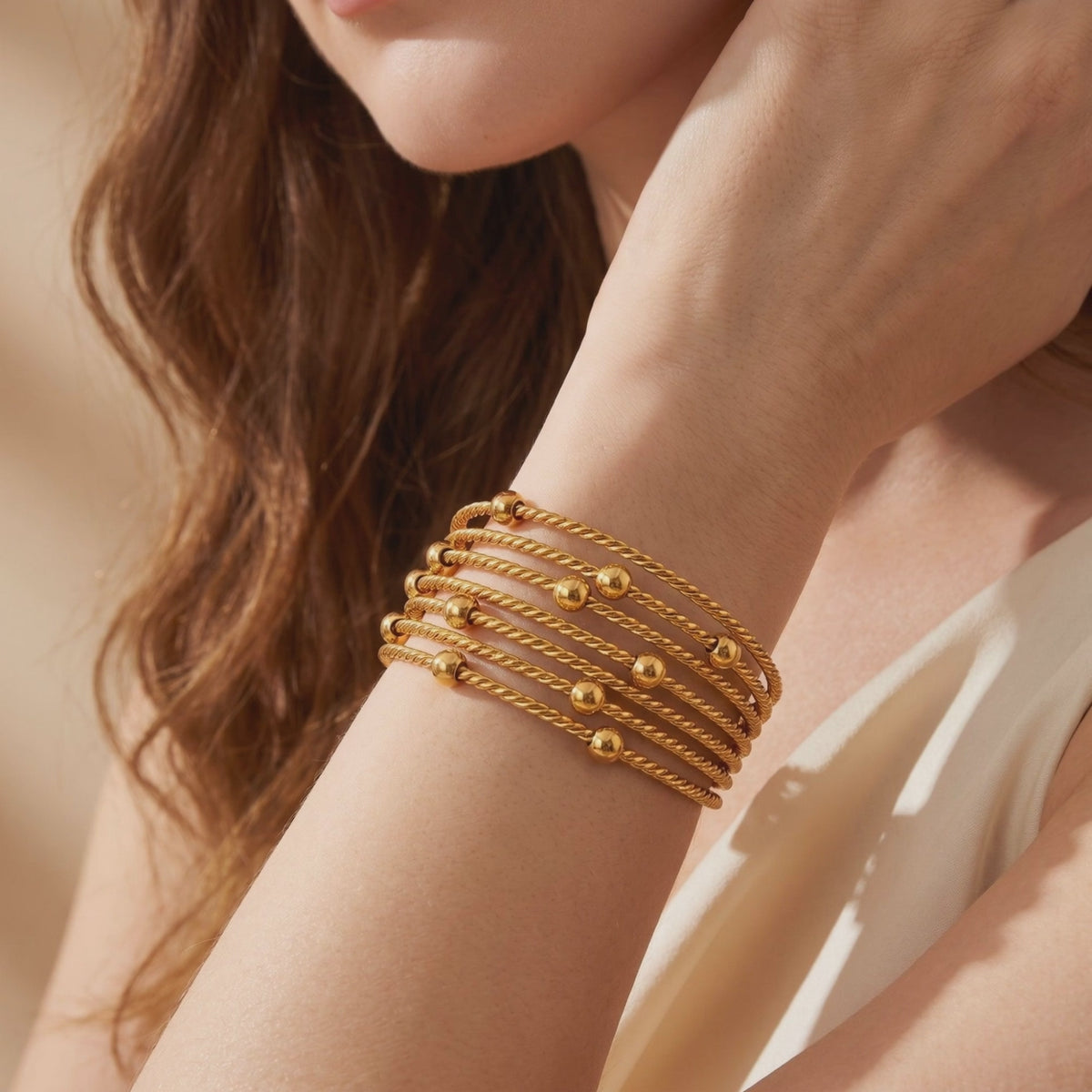 YLQ49439-bracelet lifestyle video
