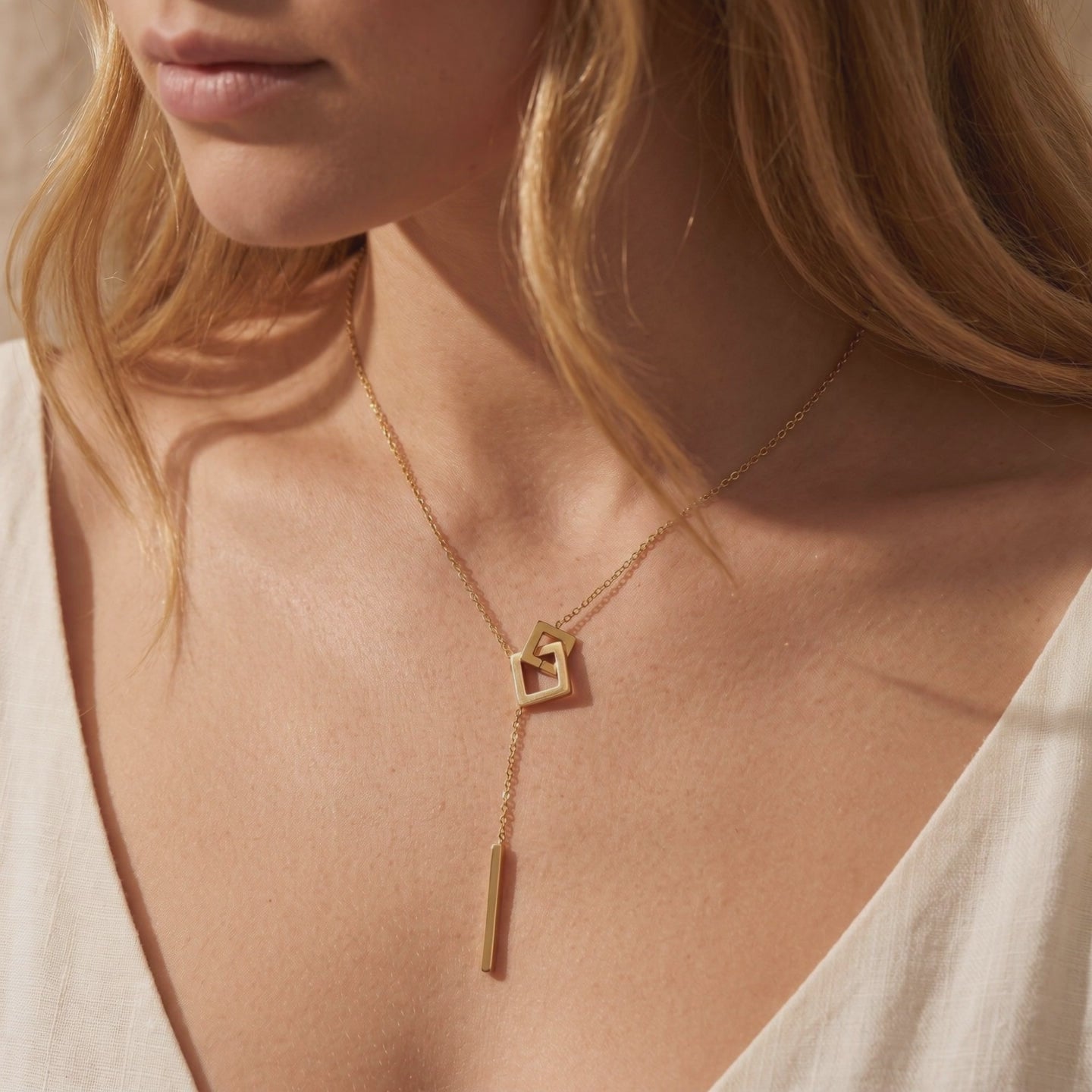 YLQ49361-NECKLACE lifestyle video