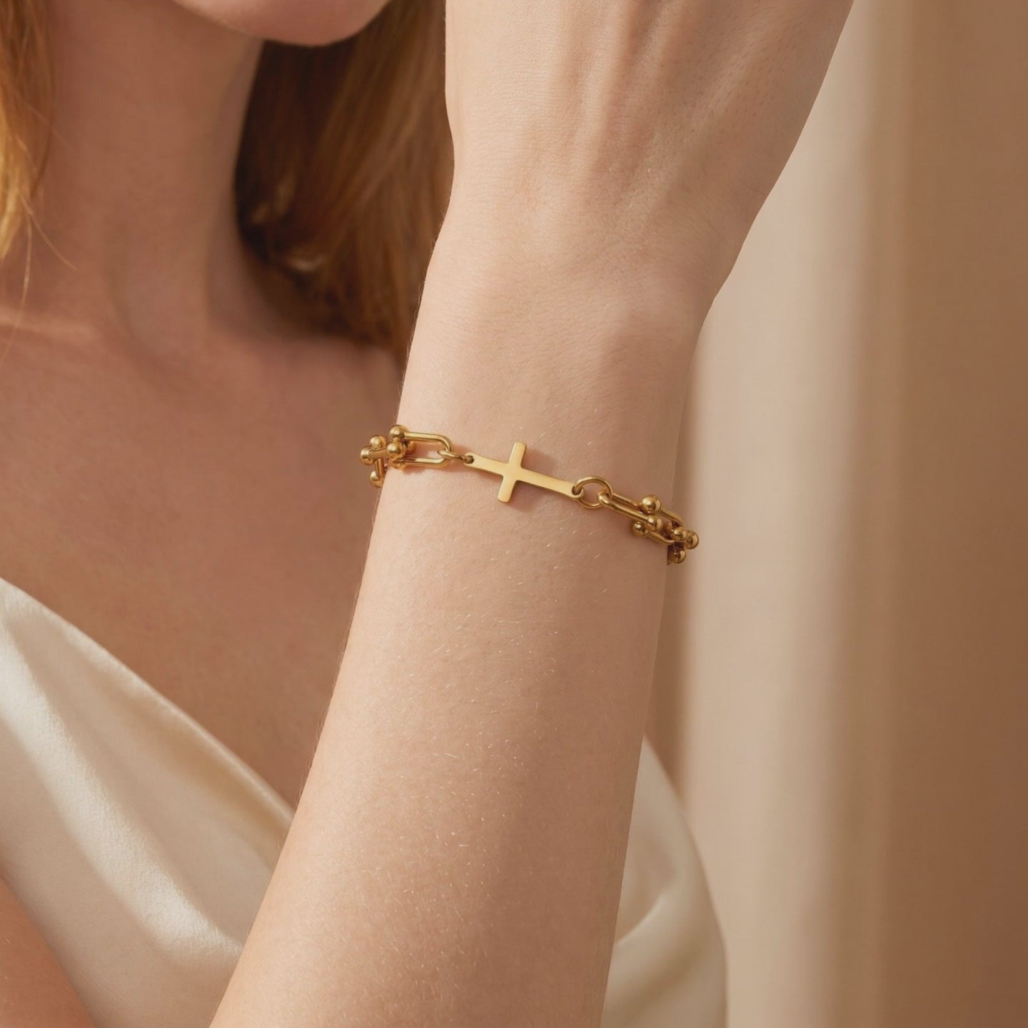 YLQ49613-bracelet lifestyle video