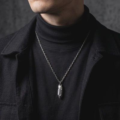 YLQ49931-Necklace lifestyle video