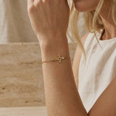 YLQ49796-bracelet lifestyle video