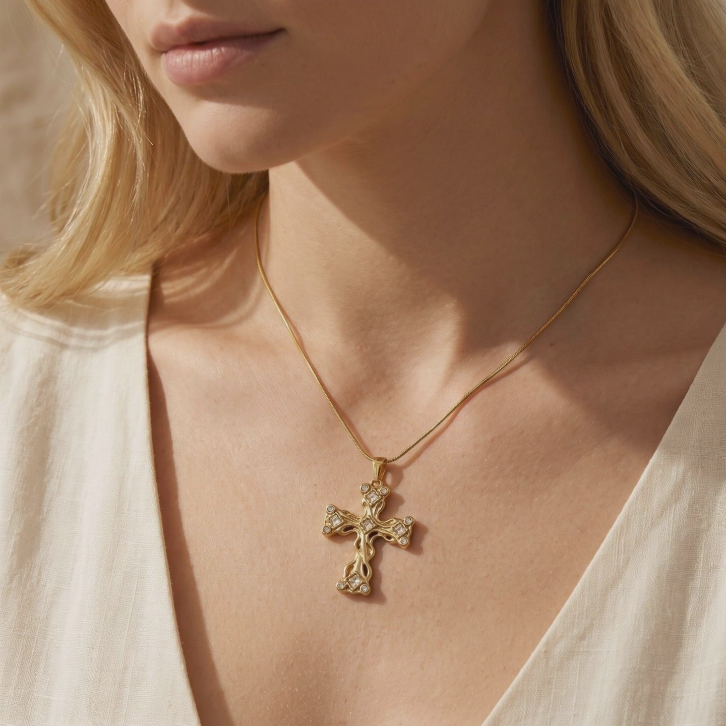 YLQ49653-cross necklace lifestyle video